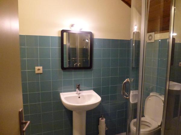 Canvas Atelier Hostel : photo 3 de la chambre chambre double avec toilettes communes