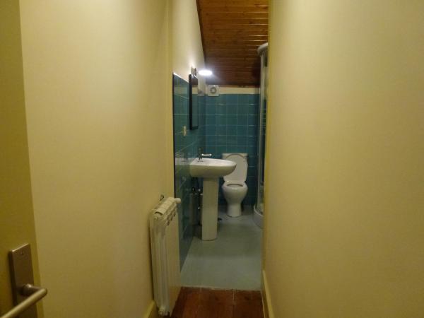 Canvas Atelier Hostel : photo 4 de la chambre chambre double avec toilettes communes