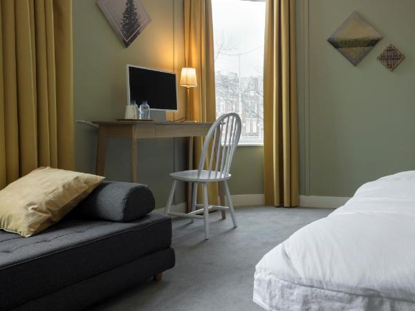 Hotel Light : photo 1 de la chambre chambre triple confort avec canapé-lit