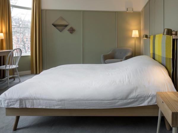Hotel Light : photo 4 de la chambre chambre triple confort avec canapé-lit