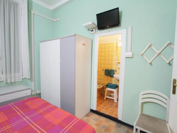 Hotel Barone : photo 2 de la chambre chambre double ou lits jumeaux avec douche