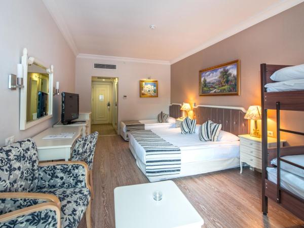 Crystal Tat Beach Golf Resort & Spa - Ultimate All Inclusive : photo 3 de la chambre chambre standard avec lits superposés