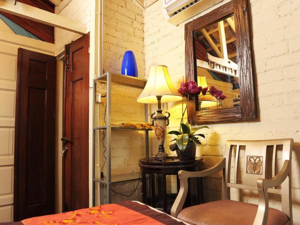 Classic Malay House in KL City Centre : photo 9 de la chambre chambre familiale avec salle de bains - premier Étage