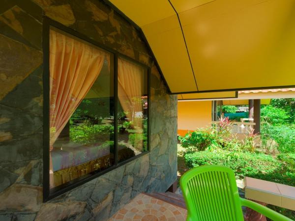 Rim Khao Resort : photo 9 de la chambre bungalow avec climatisation