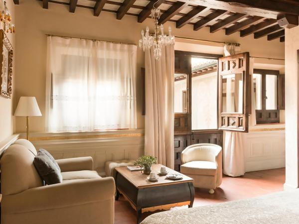Hotel Casa 1800 Granada : photo 3 de la chambre suite junior avec lit d'appoint