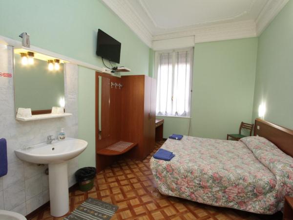 Hotel Barone : photo 4 de la chambre chambre double ou lits jumeaux avec douche