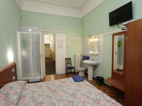 Hotel Barone : photo 5 de la chambre chambre double ou lits jumeaux avec douche