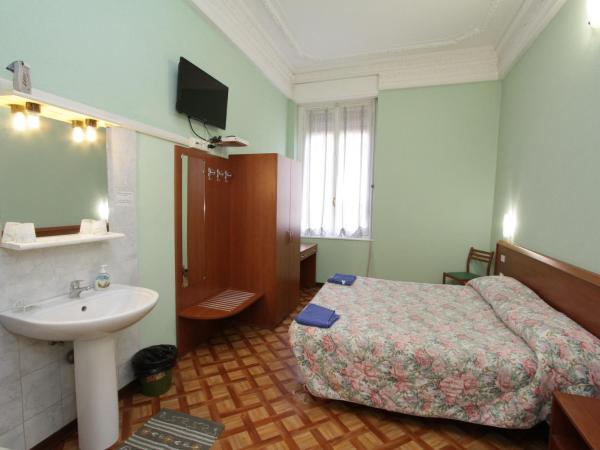Hotel Barone : photo 6 de la chambre chambre double ou lits jumeaux avec douche