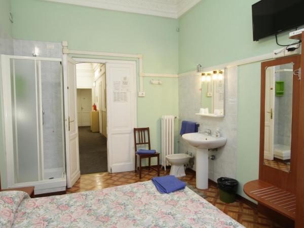 Hotel Barone : photo 7 de la chambre chambre double ou lits jumeaux avec douche