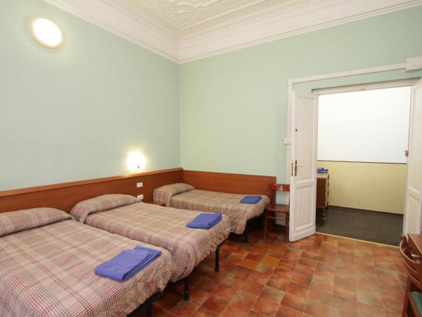 Hotel Barone : photo 4 de la chambre chambre quadruple avec douche