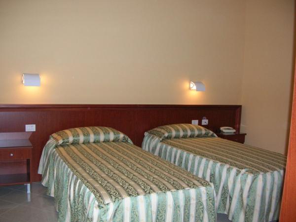 Hotel Industria : photo 2 de la chambre chambre lits jumeaux