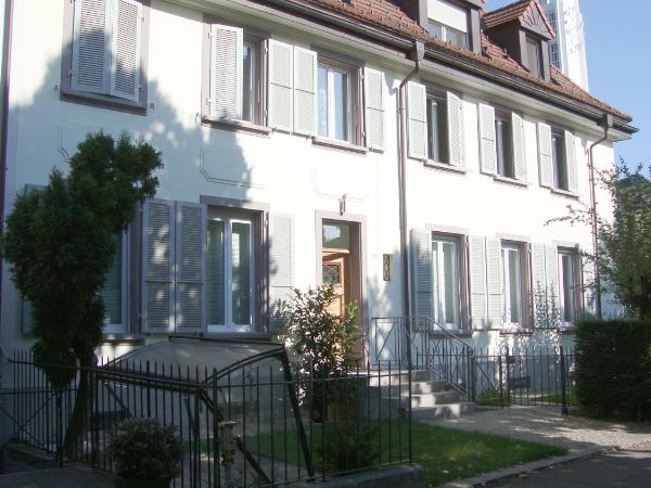 B&B Laupenring, Basel : photo 8 de la chambre chambre double ou lits jumeaux avec salle de bains commune