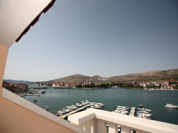 Hotel Trogir Palace : photo 2 de la chambre appartement supérieur