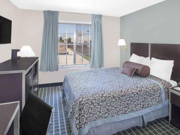 Days Inn by Wyndham Market Center Dallas Love Field : photo 3 de la chambre chambre lit queen-size - non-fumeurs