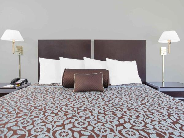 Days Inn by Wyndham Market Center Dallas Love Field : photo 4 de la chambre chambre lit queen-size - non-fumeurs