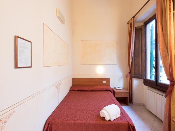 Hotel Palazzuolo : photo 2 de la chambre chambre double Économique avec salle de bains commune