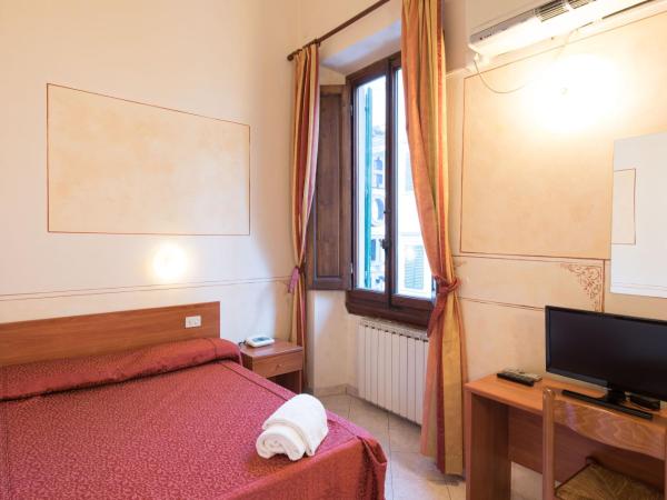 Hotel Palazzuolo : photo 1 de la chambre chambre double Économique avec salle de bains commune