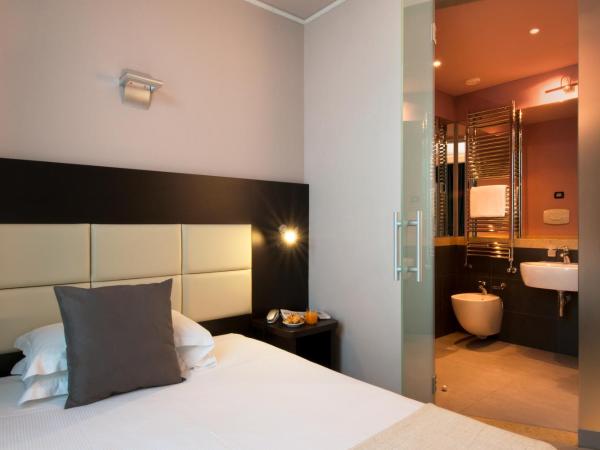 CDH Hotel Villa Ducale : photo 4 de la chambre chambre double avec petit lit double