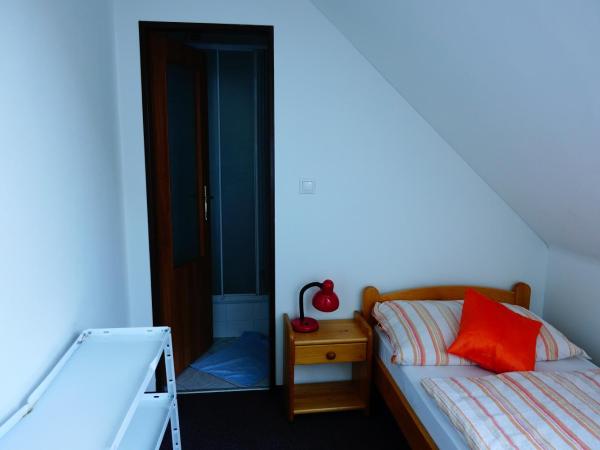Penzion U Studánky : photo 1 de la chambre chambre simple avec salle de bains
