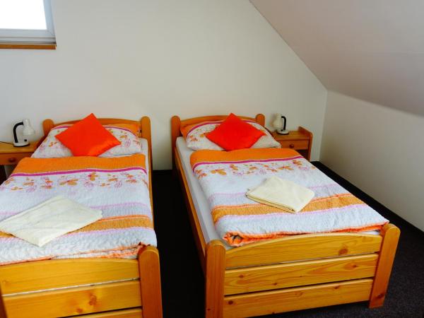 Penzion U Studánky : photo 1 de la chambre twin room with bathroom - attic