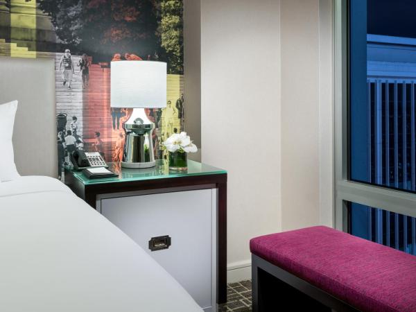 Hyatt Centric Arlington : photo 4 de la chambre petite chambre lit queen-size