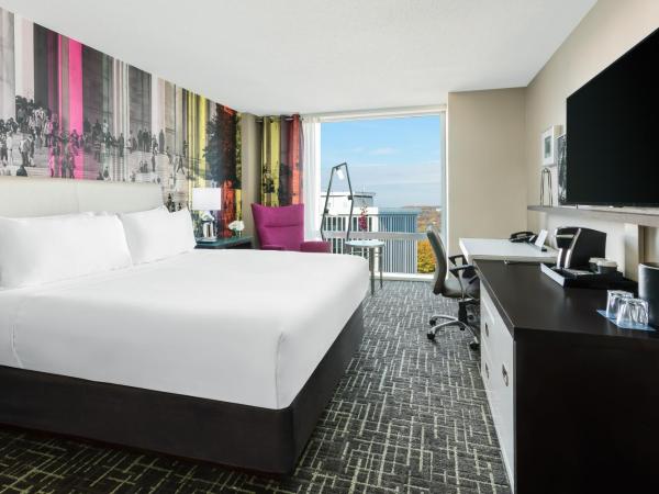 Hyatt Centric Arlington : photo 4 de la chambre chambre lit king-size avec baignoire accessible aux personnes à mobilité réduite