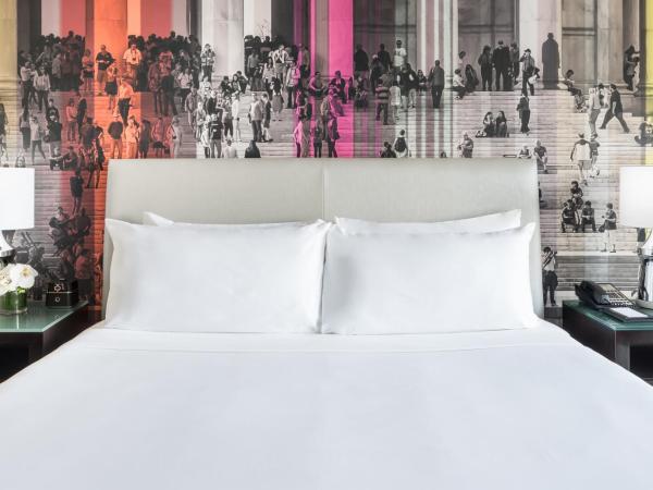 Hyatt Centric Arlington : photo 5 de la chambre chambre lit king-size avec baignoire accessible aux personnes à mobilité réduite