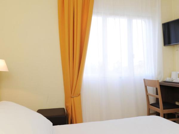 Hôtel Beau Rivage : photo 2 de la chambre chambre double avec douche - vue sur cour