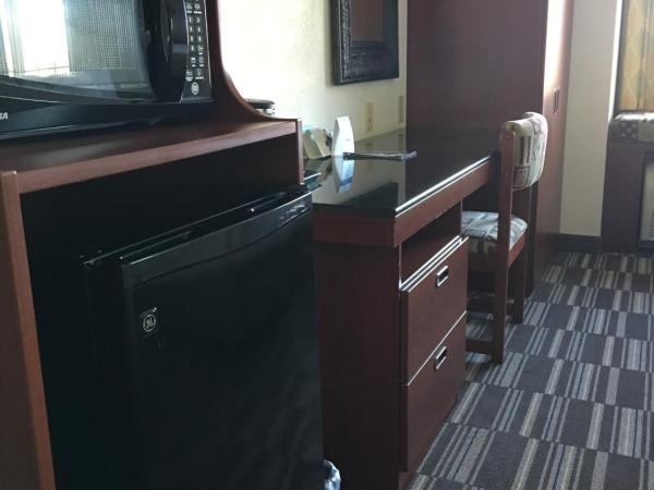 Microtel Inn & Suites by Wyndham Indianapolis Airport : photo 3 de la chambre chambre 2 lits queen-size - non-fumeurs