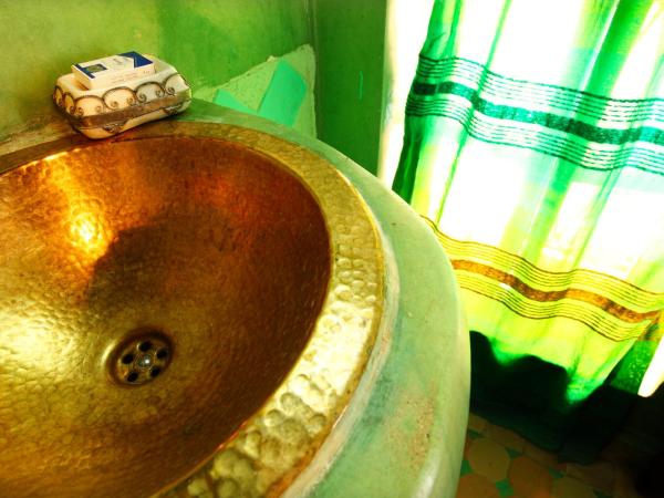 Riad Jamaï : photo 5 de la chambre chambre lits jumeaux menthe