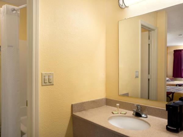 Super 8 by Wyndham Indianapolis-Southport Rd : photo 6 de la chambre chambre lit queen-size - non-fumeurs