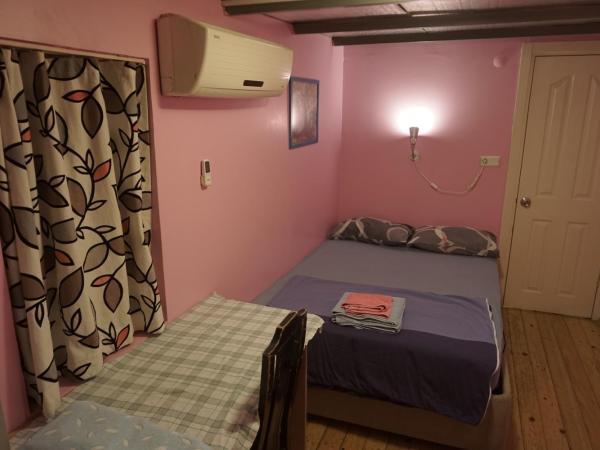 Chillout Lya Hostel & Lounge : photo 2 de la chambre chambre double avec salle de bains commune
