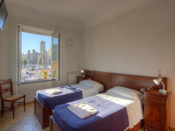 Club Nautico Savona : photo 3 de la chambre chambre lits jumeaux standard - vue sur mer