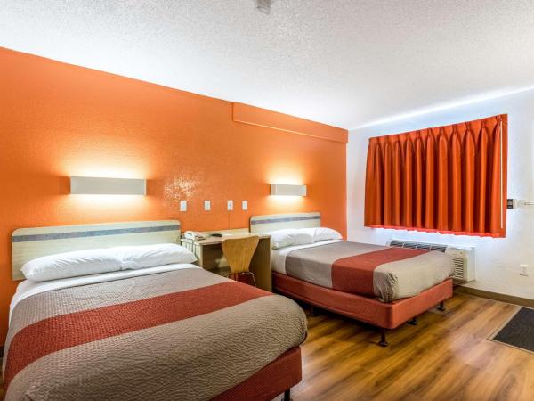 Motel 6-Albuquerque, NM - South - Airport : photo 1 de la chambre chambre quadruple