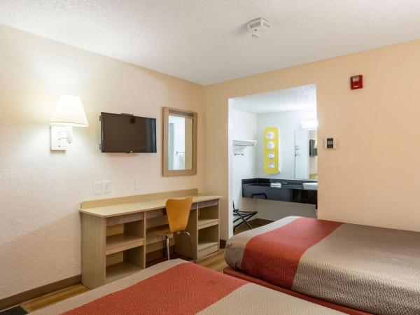 Motel 6-Albuquerque, NM - South - Airport : photo 4 de la chambre chambre quadruple