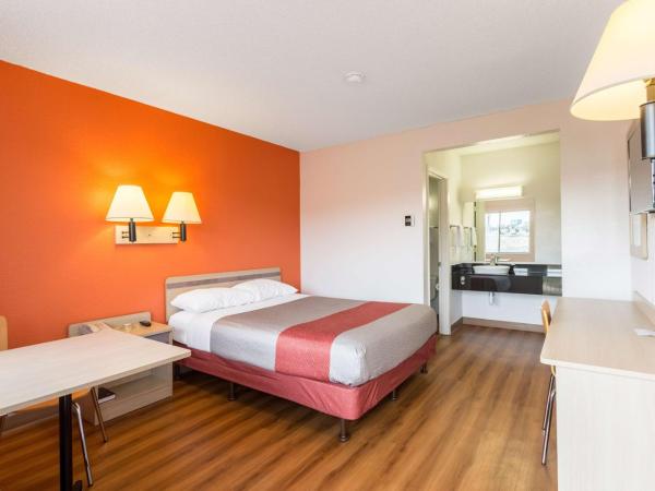 Motel 6-Albuquerque, NM - South - Airport : photo 9 de la chambre chambre lit queen-size 