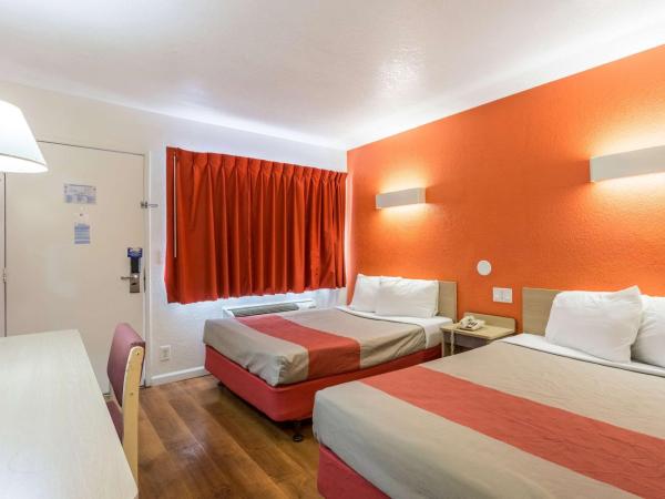 Motel 6 Albuquerque Northeast : photo 2 de la chambre chambre quadruple - non-fumeurs