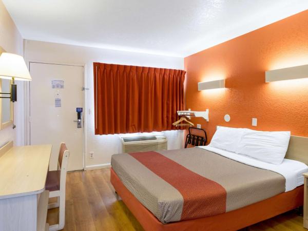 Motel 6 Albuquerque Northeast : photo 2 de la chambre chambre double - non-fumeurs