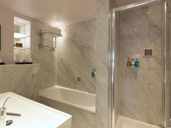 Radisson Blu Hotel, London Tottenham Court Road - formerly Kenilworth : photo 7 de la chambre suite junior