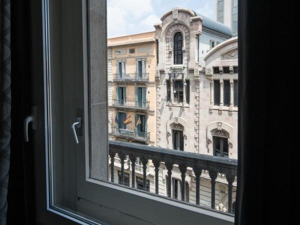 Catalonia Portal de l'Angel : photo 4 de la chambre chambre double ou lits jumeaux avec balcon