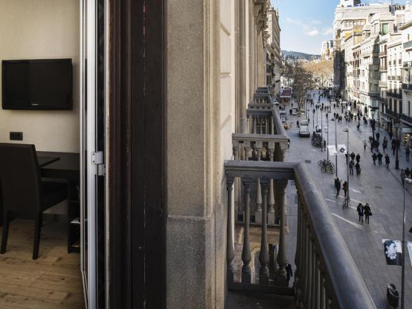 Catalonia Portal de l'Angel : photo 2 de la chambre chambre double ou lits jumeaux avec balcon