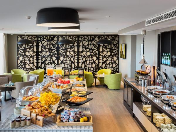 PARKROYAL Parramatta : photo 5 de la chambre chambre king avec accès au salon club 