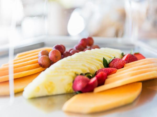 PARKROYAL Parramatta : photo 8 de la chambre chambre king avec accès au salon club 