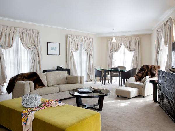 Sofitel Queenstown Hotel & Spa : photo 7 de la chambre suite junior lit king-size avec balcon