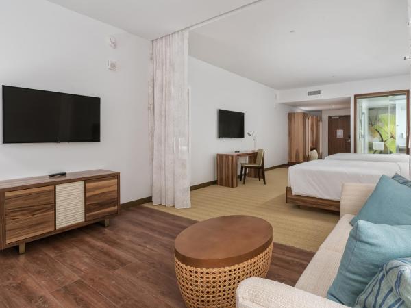 Hyatt Centric Waikiki Beach : photo 2 de la chambre suite avec 2 lits queen-size - vue sur ville