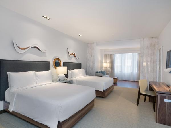 Hyatt Centric Waikiki Beach : photo 1 de la chambre suite avec 2 lits queen-size - vue sur ville