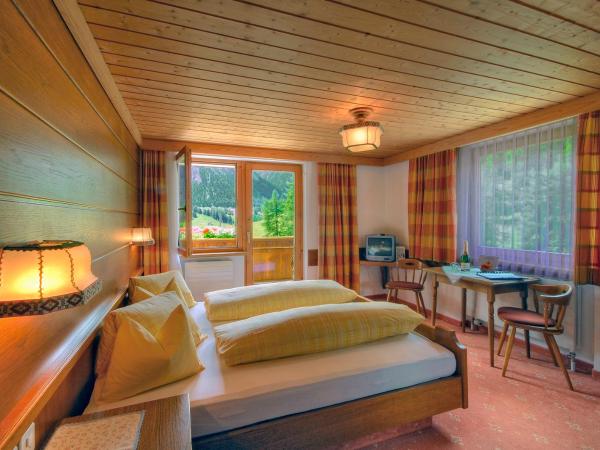 Garni Soldanella : photo 2 de la chambre chambre double supérieure avec balcon