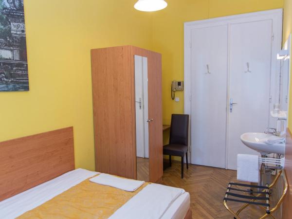 Pension Lehrerhaus : photo 5 de la chambre chambre simple avec salle de bains commune