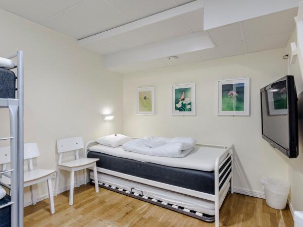 City Hostel : photo 3 de la chambre chambre triple avec salle de bains commune