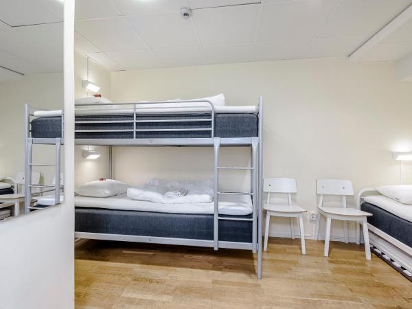 City Hostel : photo 6 de la chambre chambre triple avec salle de bains commune